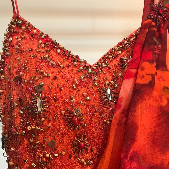 Formal gown - Picture 2 of 6